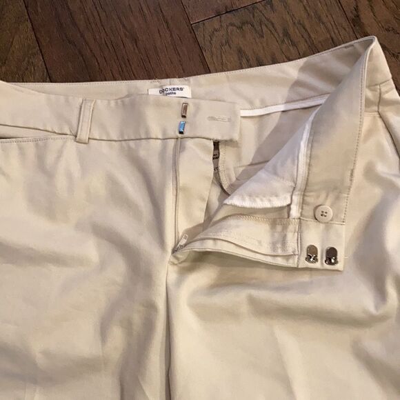 3/$25 DOCKERS Ideal Fit Metro Capris Tan 14P EUC - Picture 4 of 7